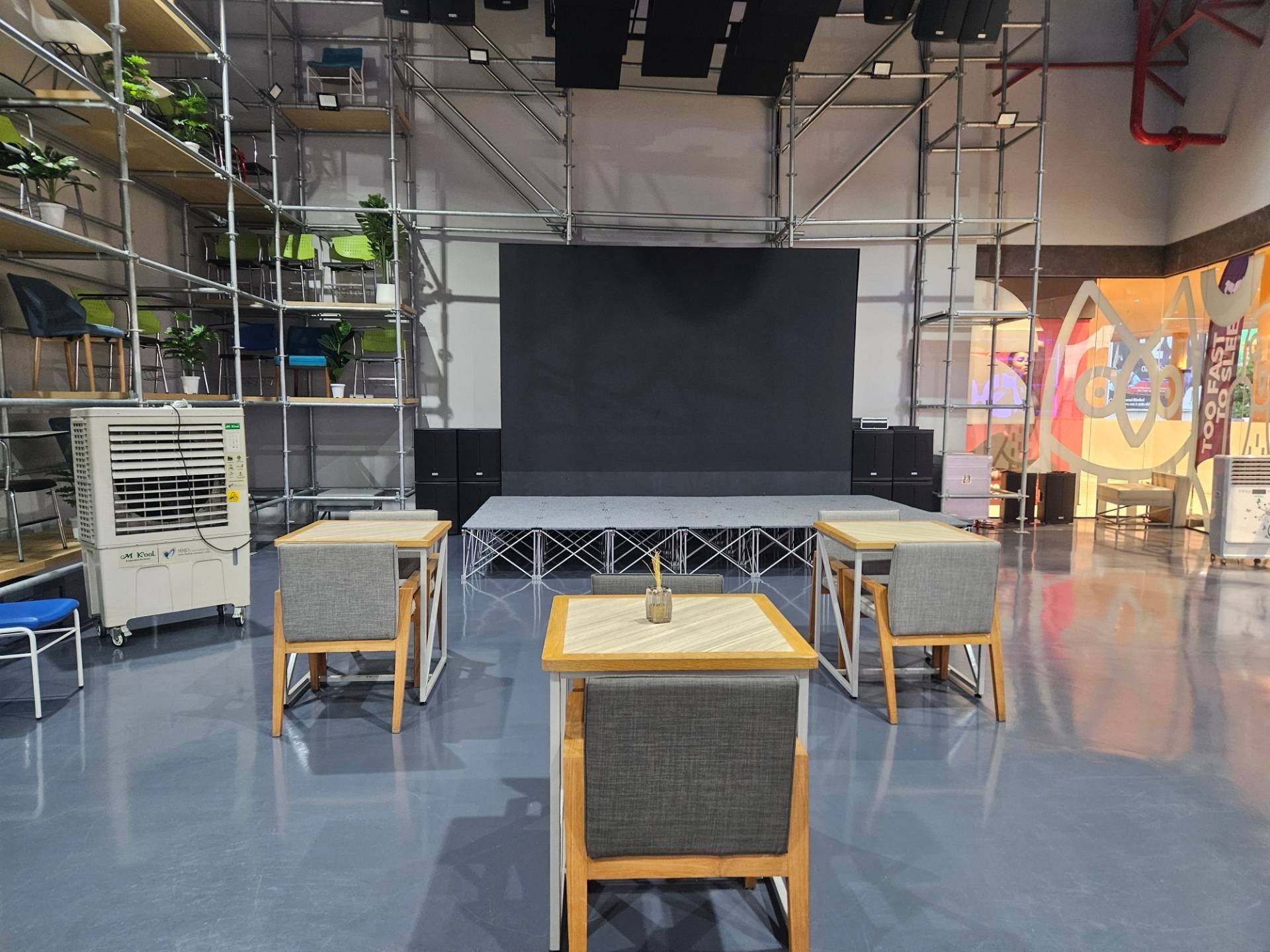 too-fast-to-sleep-charn-at-the-avenue-chaengwattana