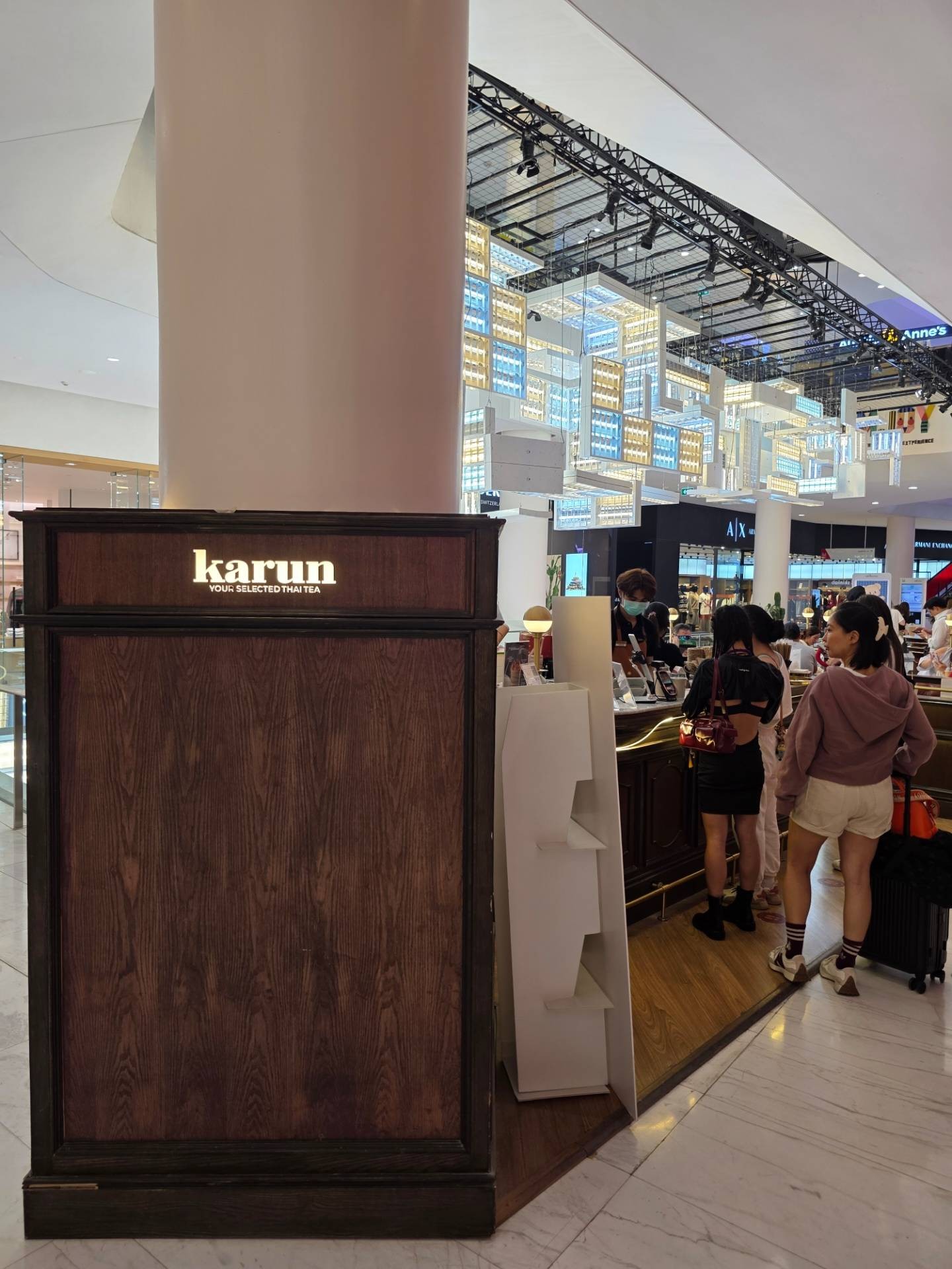 รีวิว Karun Thai Tea (ชาไทยการัน) ดิเอ็มควอเทียร์ - เดินผ่านหน้าร้านนะ ...