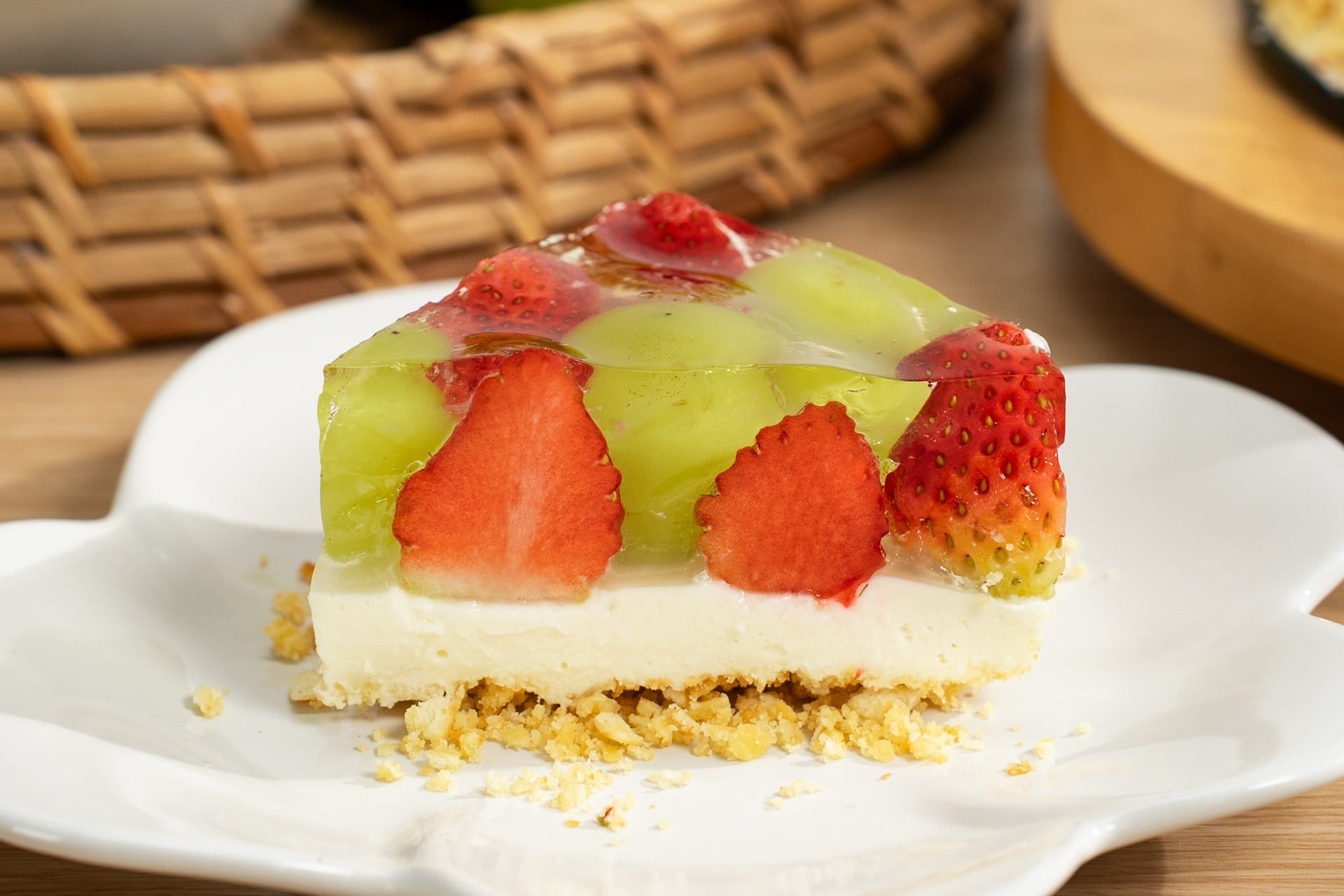 Korean Strawberry–Shine Muscat Clear Jelly Cake Korean Strawberry–Shine Muscat Clear Jelly Cake