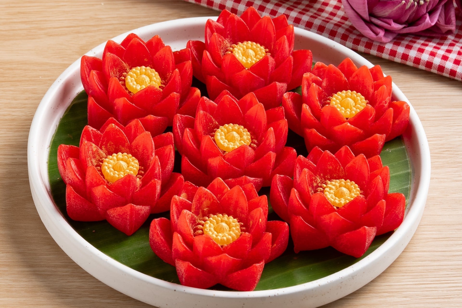 อาลัวดอกบัวแดง อาลัวดอกบัวแดง