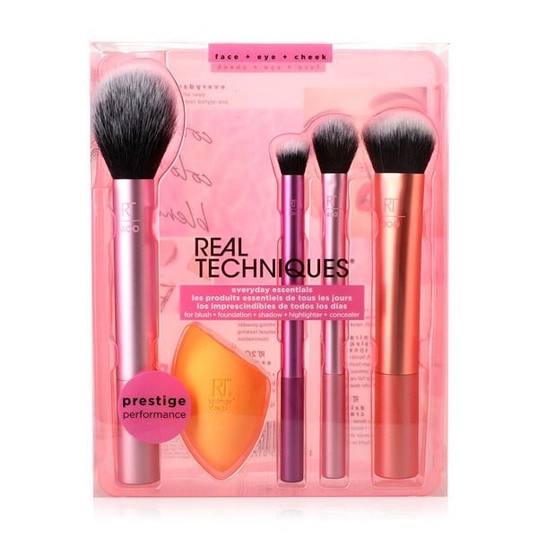 Real Techniques - Everyday Essentials Set (เซ็ต 4 ชิ้น + 1 ฟองน้ำ)