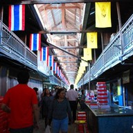 ตลาดเก้าห้อง ร้อยปี
