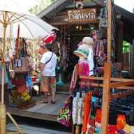 ตลาดเก้าห้อง ร้อยปี
