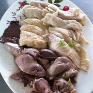 ข้าวมันไก่เจ๊ปุ้ย