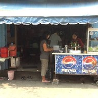 ก๋วยเตี๋ยวไก่หมูย่างป้าล้อม(หลอม ร.ร.ชาย)