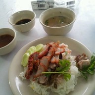ข้าวมันไก่ประตูชัย