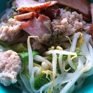 ก๋วยเตี๋ยวหมูต้มยํา เย็นจิต