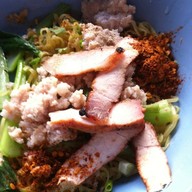 ก๋วยเตี๋ยวหมูต้มยํา เย็นจิต