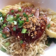 Golden Noodle (พหลโยธิน เพลส)
