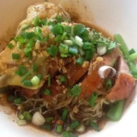 Golden Noodle (พหลโยธิน เพลส)