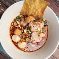 ก๋วยเตี๋ยวหมูต้มยำนัว