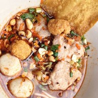 ก๋วยเตี๋ยวหมูต้มยำนัว