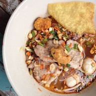ก๋วยเตี๋ยวหมูต้มยำนัว