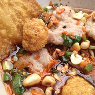 ก๋วยเตี๋ยวหมูต้มยำนัว