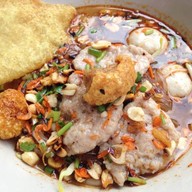 ก๋วยเตี๋ยวหมูต้มยำนัว