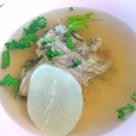 ชายสี่บะหมี่เกี๊ยว ลานกิจกรรม ม.มโนรมณ์ 4