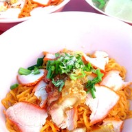 ชายสี่บะหมี่เกี๊ยว ลานกิจกรรม ม.มโนรมณ์ 4