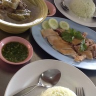 ไก่หุบบอนโรงโป๊ะ