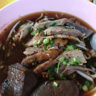 เจ๊ทิพย์ ก๋วยเตี๋ยวเป็ด หมูกรอบ หมูแดง