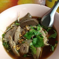 เจ๊ทิพย์ ก๋วยเตี๋ยวเป็ด หมูกรอบ หมูแดง