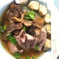 ก๋วยเตี๋ยวลูกชิ้นล้วน 2