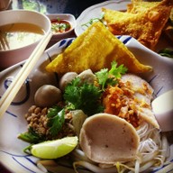 ก๋วยเตี๋ยวปลา ด๊อกเตอร์รวมโชค