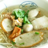 ก๋วยเตี๋ยวปลา ด๊อกเตอร์รวมโชค