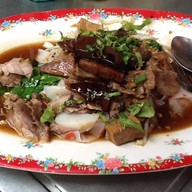 ก๋วยเตี๋ยวหลอด น่องไก่