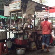 ก๋วยเตี๋ยวหลอด น่องไก่