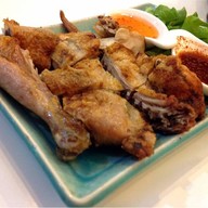 ส้มตำยกครก กาดสวนแก้ว
