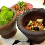 ส้มตำยกครก กาดสวนแก้ว