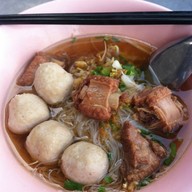 ล้านเส้น (เจ้าเก่า ย้ายร้านมาจากซ.ลาดกระบัง 46/3)
