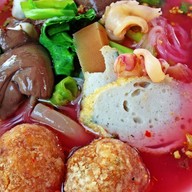 ก๋วยเตี๋ยวหมู เย็นตาโฟ รสเด็ด หลังสวนลุมฯ ถนนสารสิน
