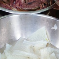 เกาเหลาเนื้อตุ๋นเจ้าเก่าตลาดพลู (เจ๊เอ้)