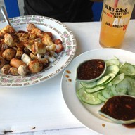 ร้านพี่เลี่ยง ลูกชิ้นปิ้งหน้าแสงทอง