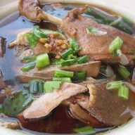 ก๋วยเตี๋ยวเป็ดหม้อดิน