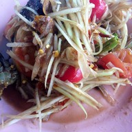 เปี๊ยกส้มตำไก่ย่างหนังกรอบ