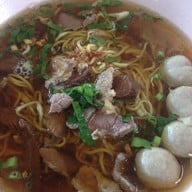ก๋วยเตี๋ยวซอยวีรวรรณชามโต