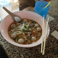 ก๋วยเตี๋ยวซอยวีรวรรณชามโต