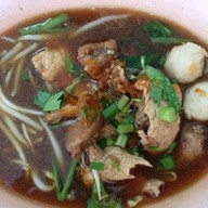 ก๋วยเตี๋ยวหมูน้ำแดง