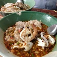 ก๋วยเตี๋ยวหมูนุ่ม โรงเรียนจันทร์หุ่นบำเพ็ญ