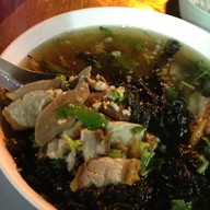 เกาเหลาเลือดหมู สุขุมวิท 38