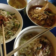 ร้านก๋วยเตี๋ยวไก่ลุงเลื่อน