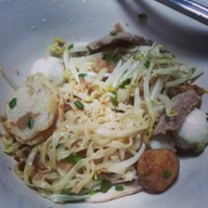 เจ้หมวยก๋วยเตี๋ยวหมูสับต้มยำ