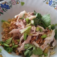 ก๋วยเตี๋ยว​ไก่​บ้าน​ค่าย​