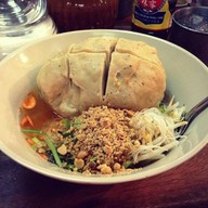ตลาดเก้าห้อง ร้อยปี