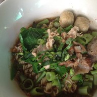 ก๋วยเตี๋ยวเรือหมูน้ำตก ลุง ป้า รามคำแหง 175