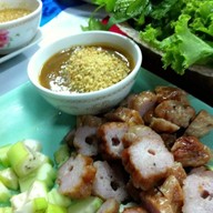 ร้านลาบอุบล