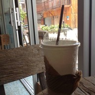 โอเพ่นแอนด์โคลสคาเฟ่