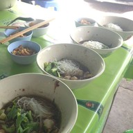 ลุงเอื้อนก๋วยเตี๋ยวเรือ